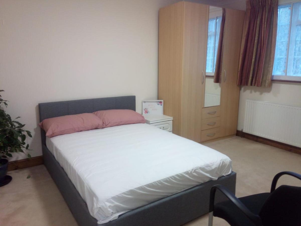 ايزلورث 1St Gold Accommodation المظهر الخارجي الصورة