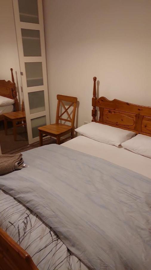 ايزلورث 1St Gold Accommodation المظهر الخارجي الصورة