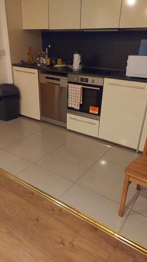ايزلورث 1St Gold Accommodation المظهر الخارجي الصورة